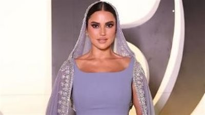 بعد مرور 50 عامًا.. درة زروق تحيي ذوق نجمات زمان بحضورها عرض 