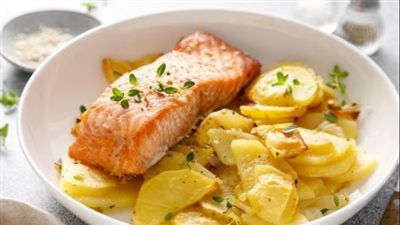  طريقة تحضير سمك السلمون بالزبدة والبطاطس