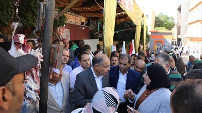 محافظ المنيا يفتتح منفذًا لبيع السلع المخفضة بديرمواس 