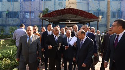 بالصور.. وزير العدل يتفقد مجمع محاكم كفرالشيخ