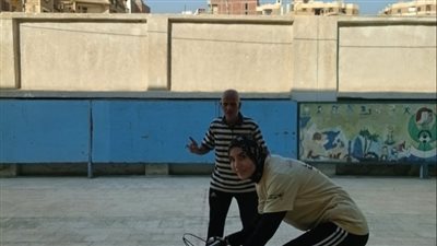 فؤاد يواصل تدريباته لأبطال الدراجات بالفيوم من ذوى الهمم
