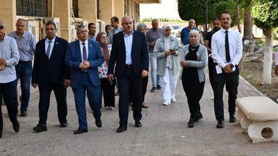 رئيس جامعة قناة السويس يتفقد المدرجات الجديدة للمعهد الفني للتمريض 