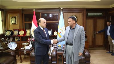 تسليم 11 عقد تقنين أراضي أملاك دولة للمستفيدين بكفرالشيخ