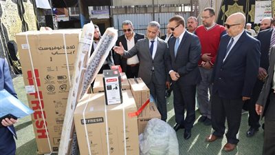 محافظ المنوفية يسلم أجهزة كهربائية للفتيات الأولى بالرعاية