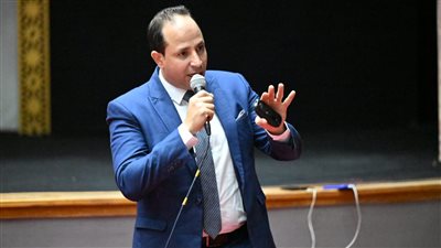 التسويق الإلكتروني وتمكين المرأة في نقاشات ملتقى فتيات 