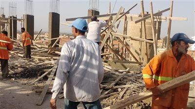 محافظ القليوبية يتابع إزالة طوابق مخالفة بمدينة طوخ 