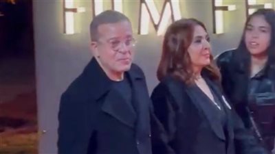 شريف منير يثير الجدل بعد ظهوره مع طليقته لورا عماد بمهرجان القاهرة 