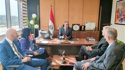 نائب وزير الإسكان يُتابع مع مسئولي بعثة البنكين الدولي والآسيوي برنامج خدمات الصرف الصحي