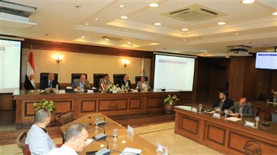 محافظ الجيزة يتابع موقف ملفات التقنين والخطة الإستثمارية والمتغيرات المكانية