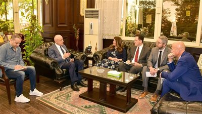 محافظ الأقصر يستقبل السفيرة الأمريكية بالقاهرة لبحث سبل التعاون المشترك