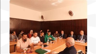 العمل تشارك بورشة 