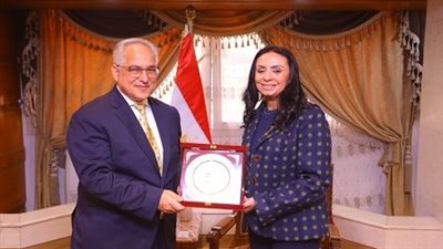 وزيرة التضامن ورئيس اللجنة البارالمبية المصرية يبحثان تعزيز سبل التعاون