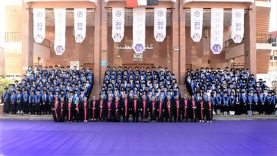 رئيس جامعة المنصورة يشهد تخريج الدفعة «14» من برنامج المنصورة-مانشستر للتعليم الطبي