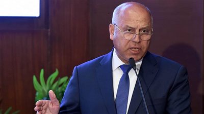 بعد توقفها عامين.. «الوزير» يحل كل مشكلات «النصر للمسبوكات».. والعمال يهتفون: «تحيا مصر»