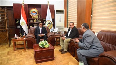 محافظ مطروح يتابع تدريب الإسعافات الأولية للعاملين بالمؤسسات الحكومية