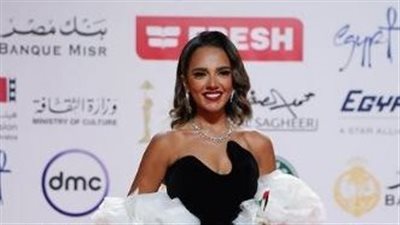 بسنت صيام تطل بصيحة الهوت شورت على الريد كاربت لعرض 