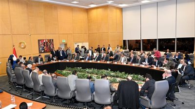 وزير الإسكان يجتمع مع أعضاء البرلمان بمجلسيه 