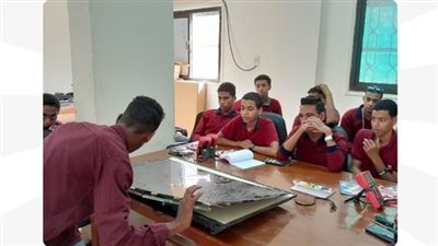 وزارة العمل تنفذ برامج التدريب المهني على صيانة الشاشات وتركيب الكاميرات بأسوان 