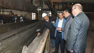 وزير الإنتاج الحربي يتفقد شركتي 