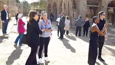ضيوف مهرجان القاهرة السينمائى يزورون مدينة الإنتاج الإعلامى