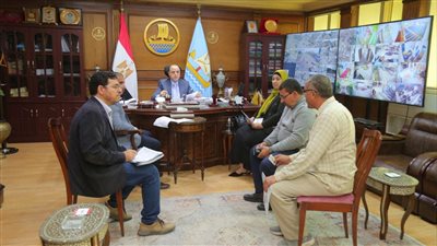 محافظ كفرالشيخ يناقش 12 شكوى في لقاء المواطنين