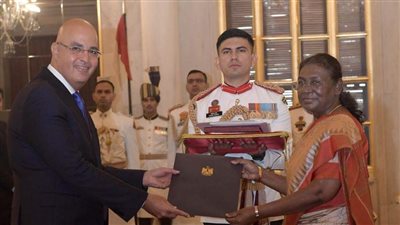 سفير مصر في نيودلهي يُقدم أوراق اعتماده لرئيسة جمهورية الهند