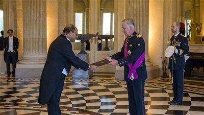 السفير المصرى لدى بلجيكا يقدم أوراق اعتماده لملك بلجيكا