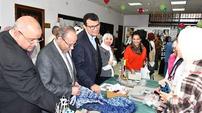 جامعة القناة تفتتح معرض المواهب الطلابية بكلية الألسن 