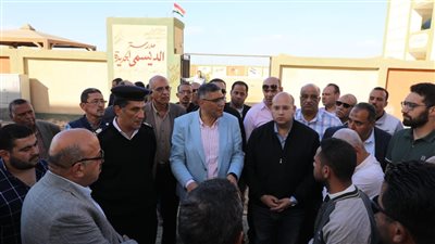 محافظ الجيزة يتفقد التجهيزات النهائية بمشروع اسكان الديسمي المتكامل بالصف