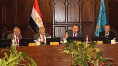 مجلس جامعة الإسكندرية يناقش مد اعارات أعضاء هيئة التدريس