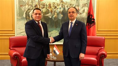 سفير مصر لدى ألبانيا يقدم أوراق اعتماده للرئيس الألباني