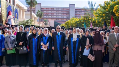 رئيس جامعة طنطا يشهد احتفالية تخريج الدفعة 38 بتمريض طنطا
