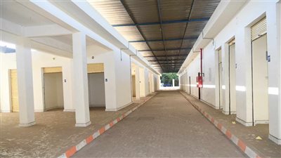  سوق حضاري للباعة الجائلين بمجمع مواقف قنا 