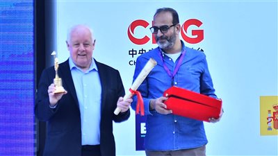 بعد منحه الهرم الذهبي.. من هو المخرج العالمي جيم شيريدان؟