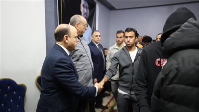 محافظ كفر الشيخ يؤدي واجب العزاء فى وفاة اللاعب «محمد شوقي»