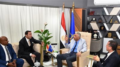 محافظ أسوان يناقش استعدادات مبادرة 100 يوم رياضة