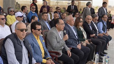 رئيس الوزراء يشهد افتتاح نادي الهجن والفروسية الدولي في الخارجة بالوادي الجديد