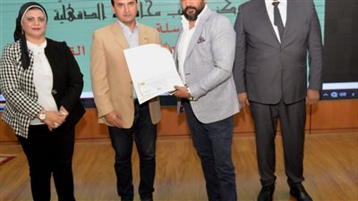 محافظ الدقهلية.. تسليم 52 شهادة إتمام الدورة التدريبية للعاملين بالشئون القانونية