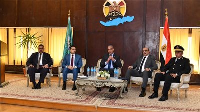 محافظ الفيوم يترأس اجتماع المجلس التنفيذي للمحافظة