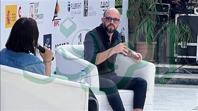 أحمد حافظ : 