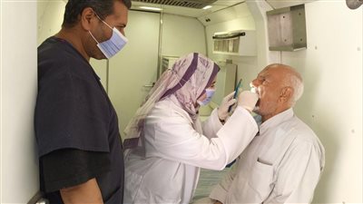 الكشف على 1205 مواطن في قافلة طبية مجانية بالمنيا 