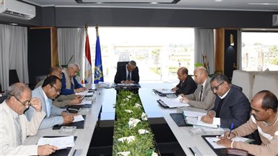 محافظ أسوان يترأس إجتماع لجنة الوظائف القيادية للتجديد