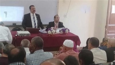 صحفي الوفد بالمنيا يلقى محاضرة بعنوان القيادة الإبداعية ببني مزار 