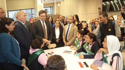 وزير الثقافة ومحافظ القاهرة يفتتحان مكتبة 