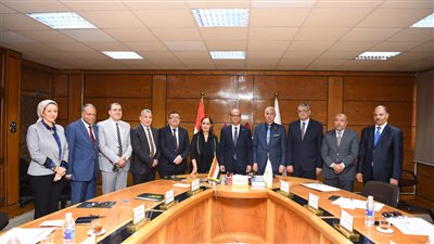 رئيس جامعة أسيوط يرأس اجتماع مجلس إدارة مركز دراسات وبحوث حقوق الإنسان