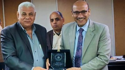 قصور الثقافة تكرم أمل عبد الله رئيس إقليم القناة