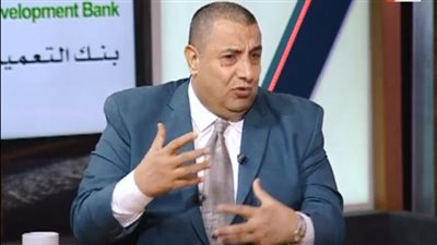 عاطف عبدالغني يطالب برفع وعي المواطن ضد الأكاذيب: المعلومات الصحيحة تقتل الشائعات