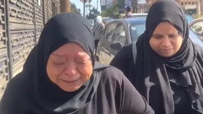 انهيار زوجة عادل الفار خلال تشييع جثمانه.. صور 