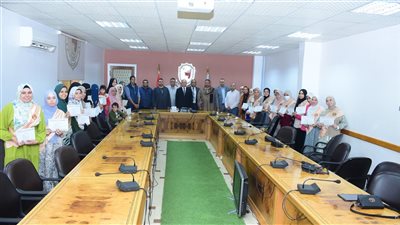 رئيس جامعة سوهاج يكرم حفظة القرآن الكريم بالصلعا