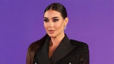 قصر الفستان يبرز حرق ساق ياسمين صبري